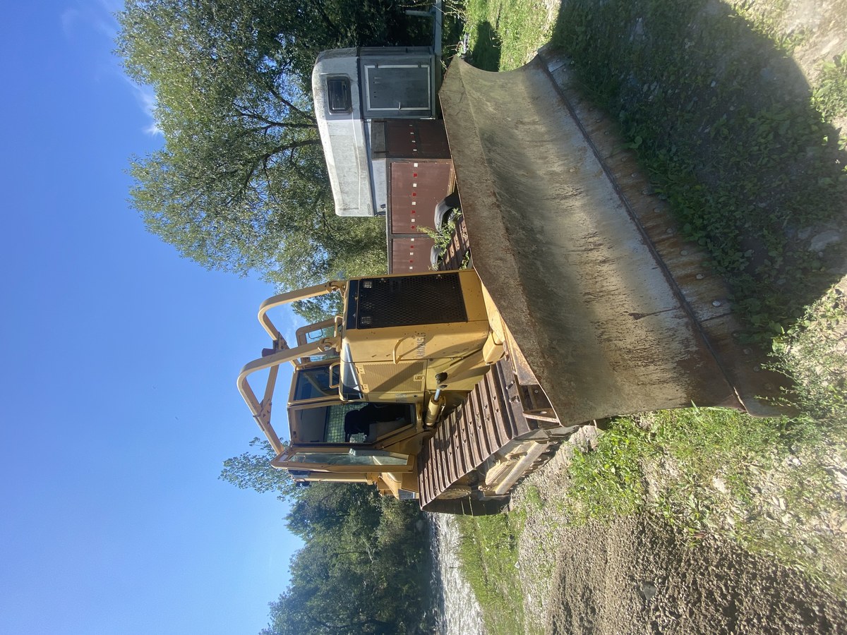 Vând buldozer caterpillar