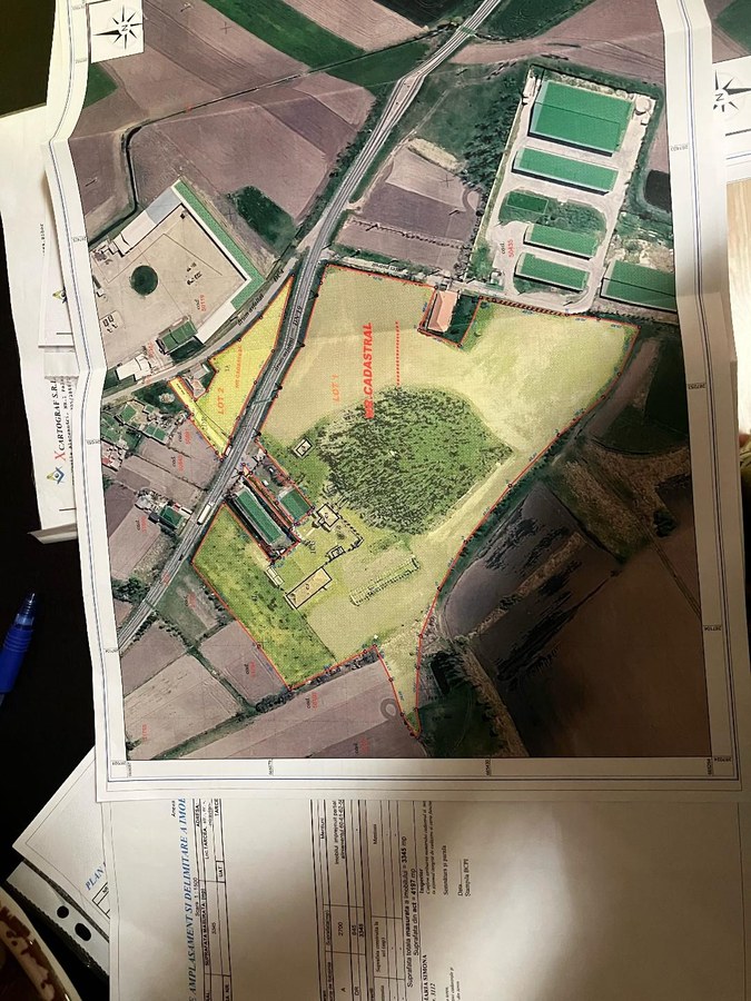 Fermă Aviară Complet Echipată , Casă și Terenuri 4,6 ha Intravilan + 7-8 ha Extravilan